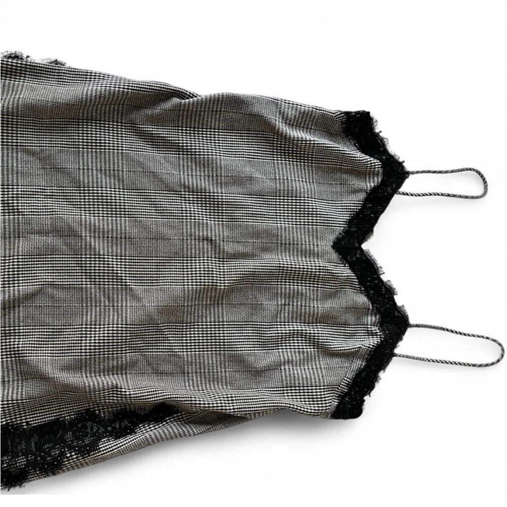 Stylish Black and White Lace Trim Chemise